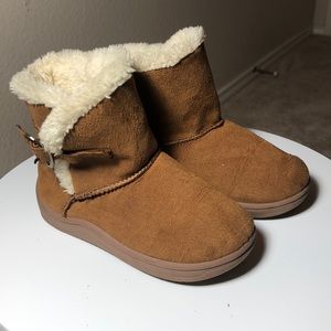 Toddler faux suede boots.